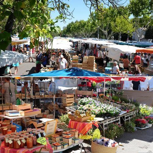 Terrasse Avec Vue Degagee 3km Avignon *
