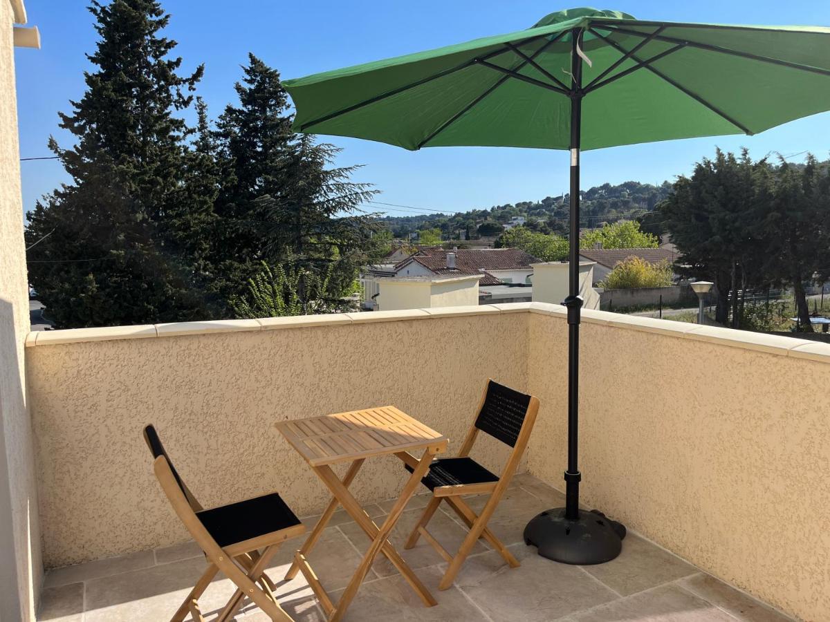 Terrasse Avec Vue Degagee 3km Avignon Hébergement de vacances